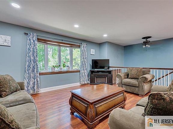 4th image of 741 De Camp Dr