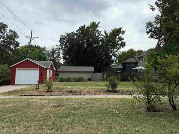 621 W 11th Ave, Emporia, KS 66801