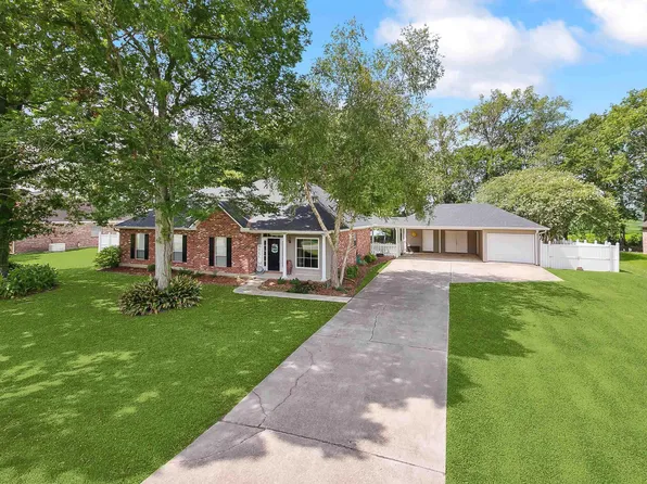3959 Emily Dr, Port Allen, LA 70767