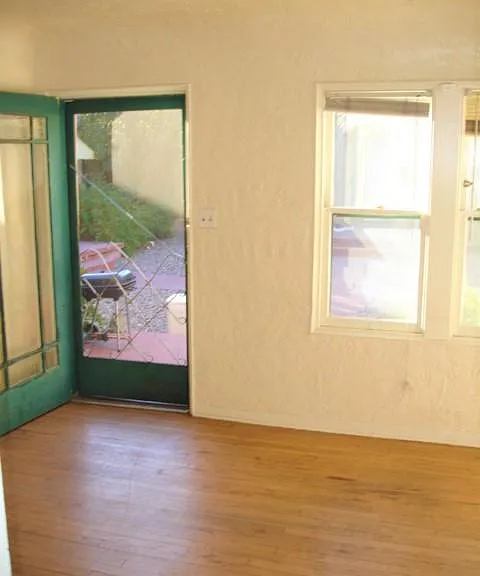1128 N Tyndall Ave #6 — Photo 2