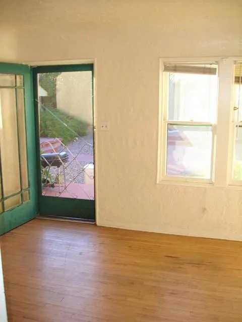 Building Photo - 1128 N Tyndall Ave #6