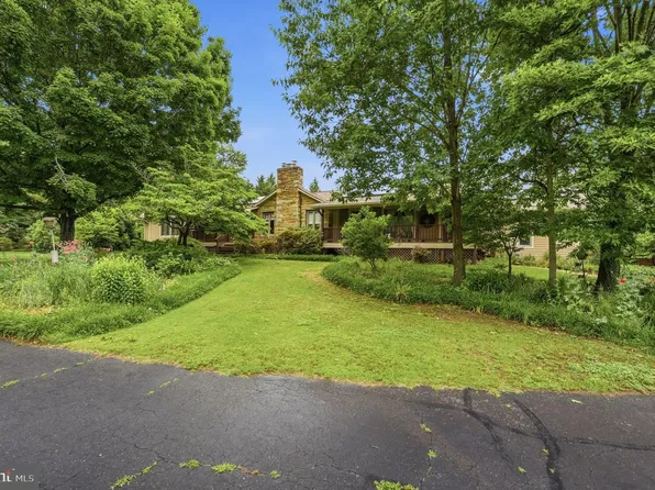 4920 Brook Hills Dr, Annandale, VA 22003