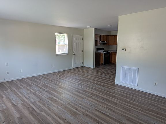 2nd image of 729 W Love St #300