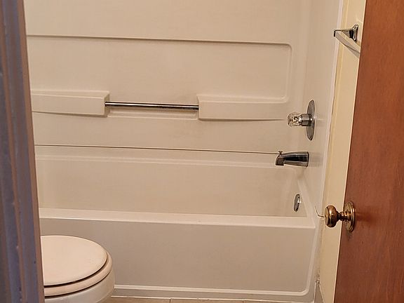 4th image of 3416 Peach Dr #3416
