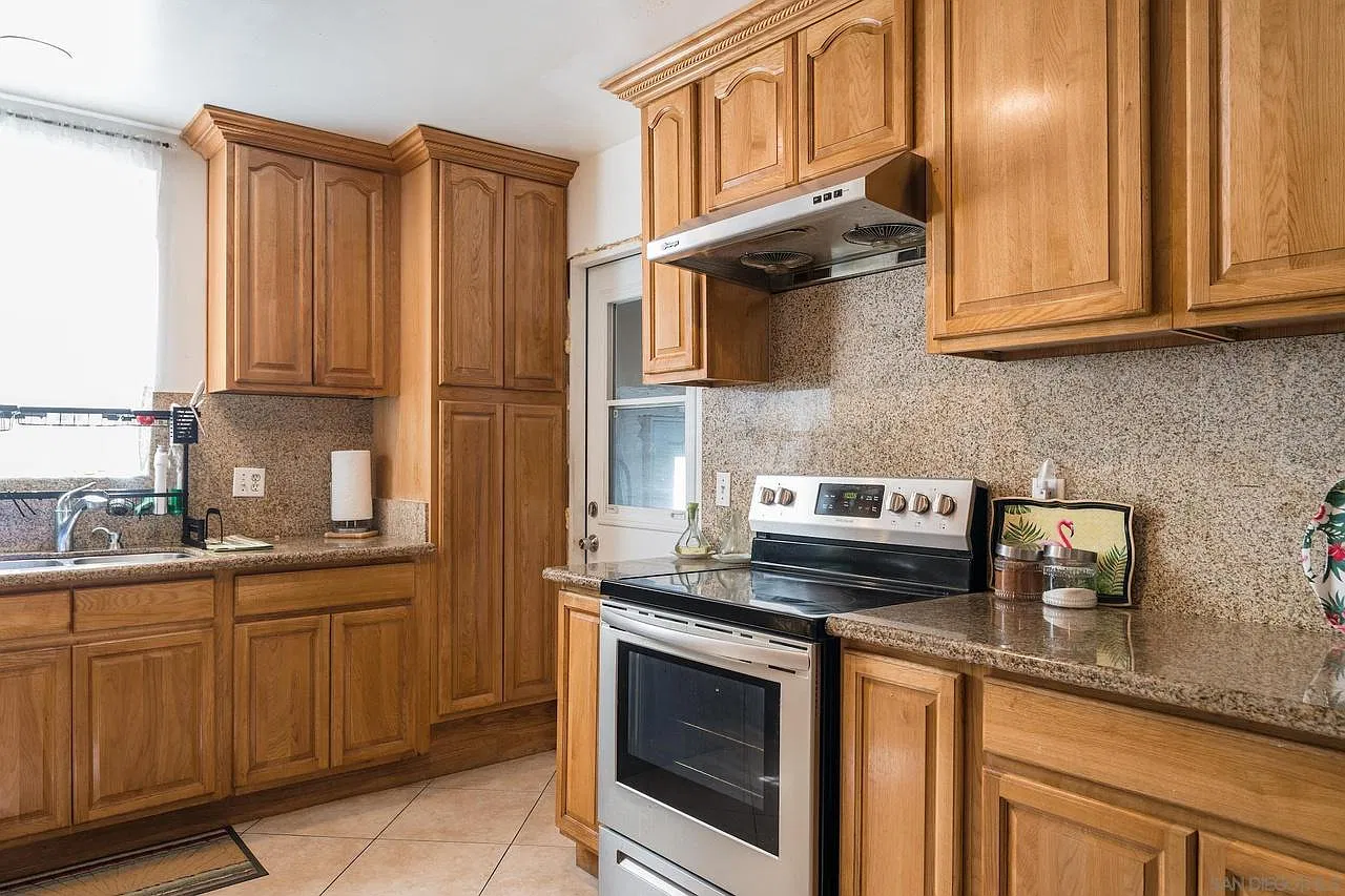 5 bed, 1674 sqft, $7,000 — Photo 3