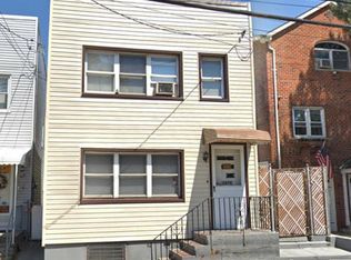 5975 60th St, Maspeth, NY 11378