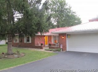 703 Sunset Dr, Mahomet, IL 61853