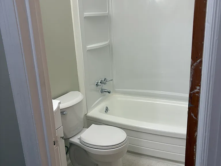1313 Jefferson Ave #8 — Photo 7