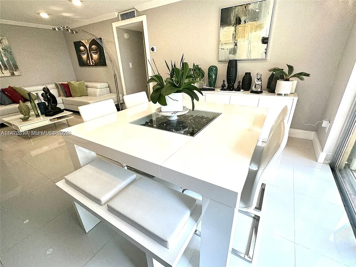 Building Photo - 9350 Fontainebleau Blvd #414