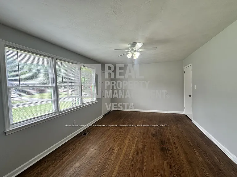 3257 Ohara Dr S — Photo 3