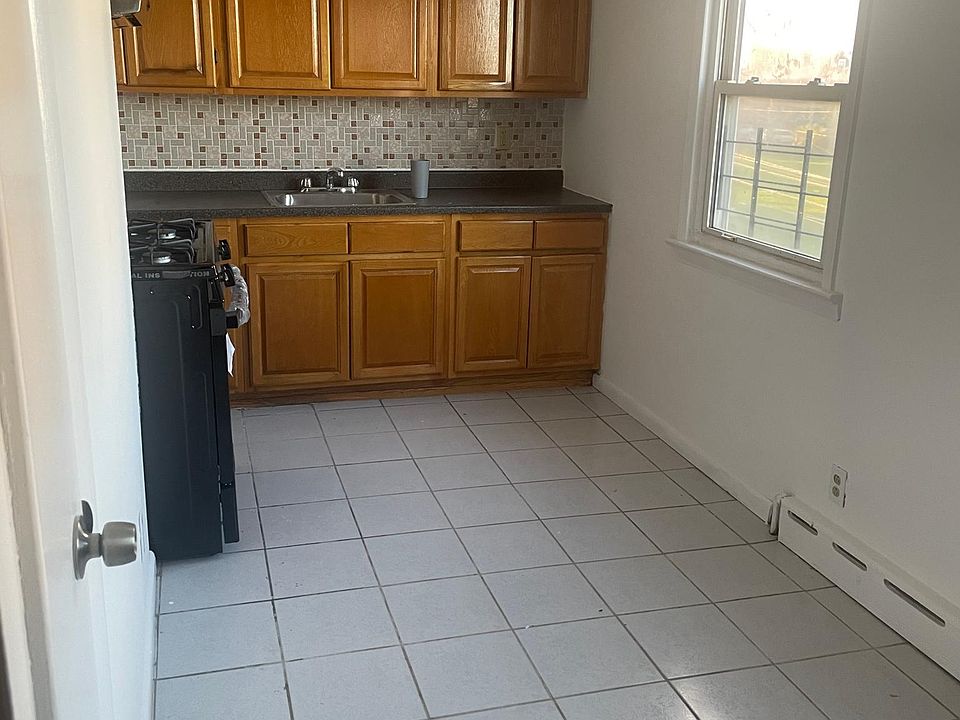 1st image of 208 Glenwood Ave APT 3