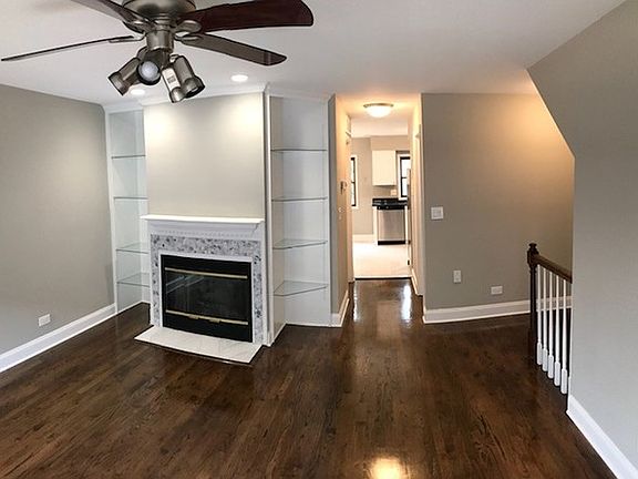 2nd image of 1112 Des Plaines Ave #B