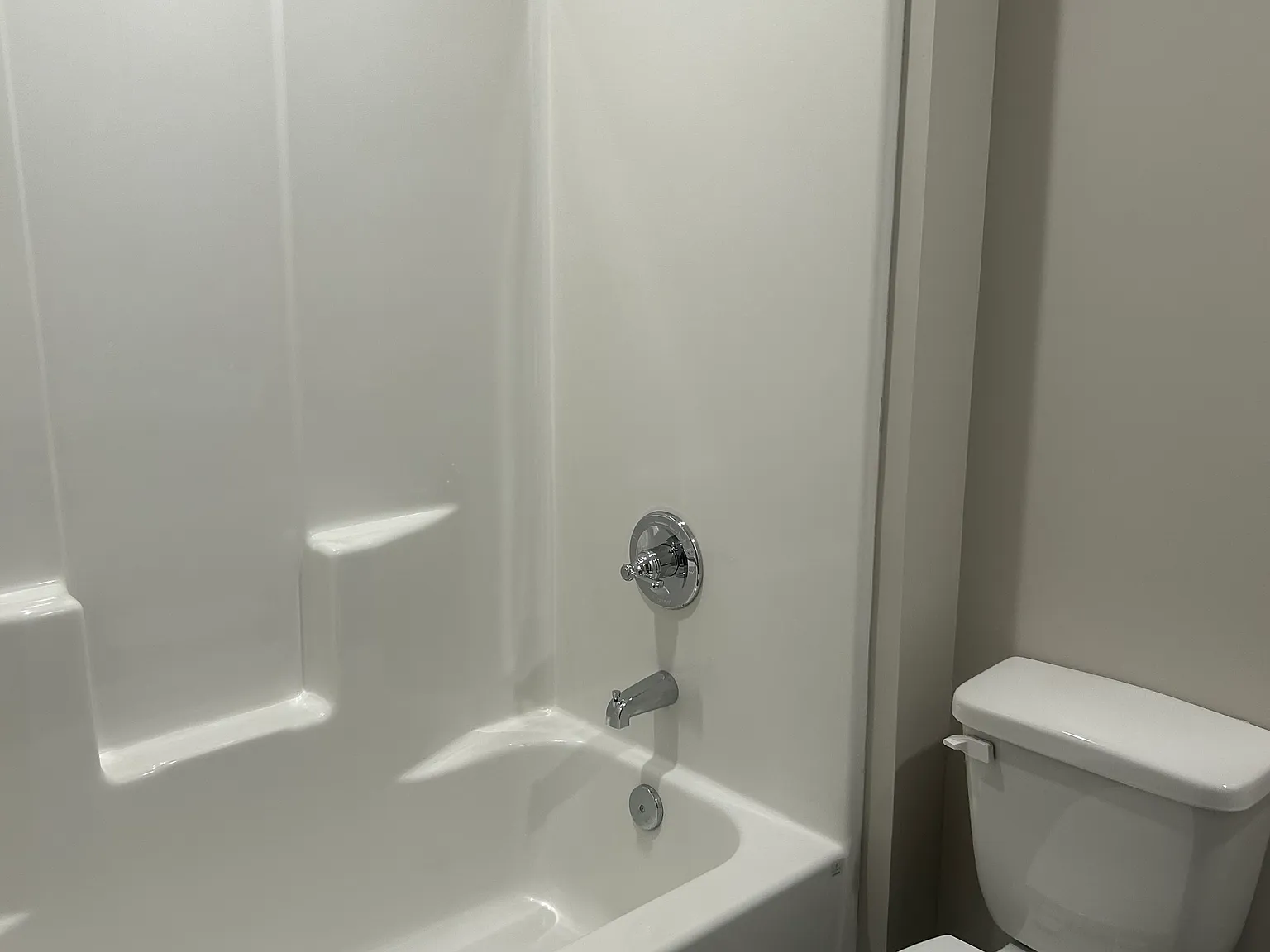 3 bed, 1100 sqft, $1,300 — Photo 2