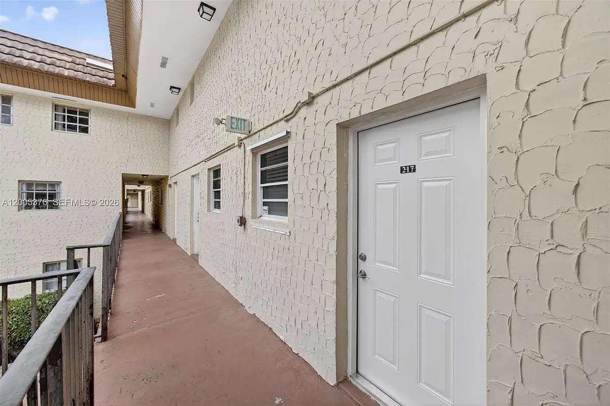 Building Photo - 8550 SW 109th Ave #5-217