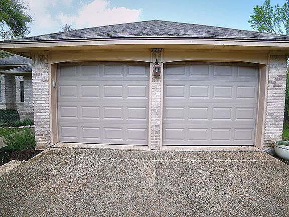 3rd image of 1711 Encino Spg