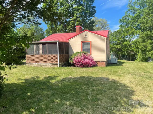 950 Cliff Rd, Asheboro, NC 27203