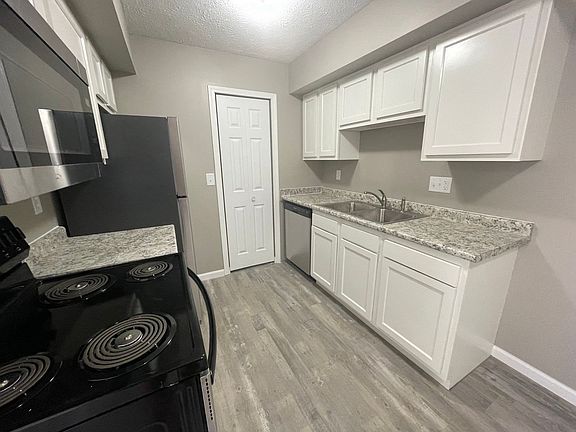 2nd image of 28-37 Ironwood Ct #29