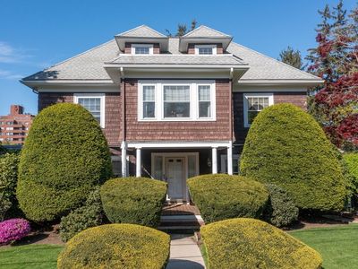 64 Presidents Ln, Quincy, MA, 02169