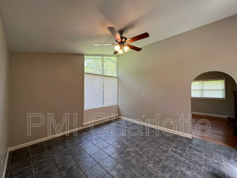 1100 Vickery Dr — Photo 8