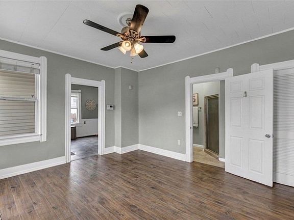 4th image of 3062 W 51st St