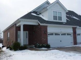 8934 Hilltop Manor Dr, Saint Louis, MO 63132