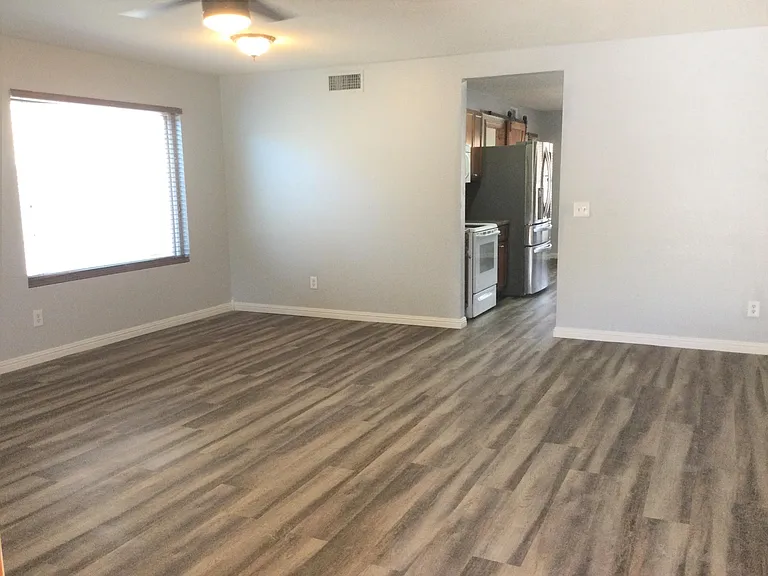 626 W Racine Loop — Photo 3