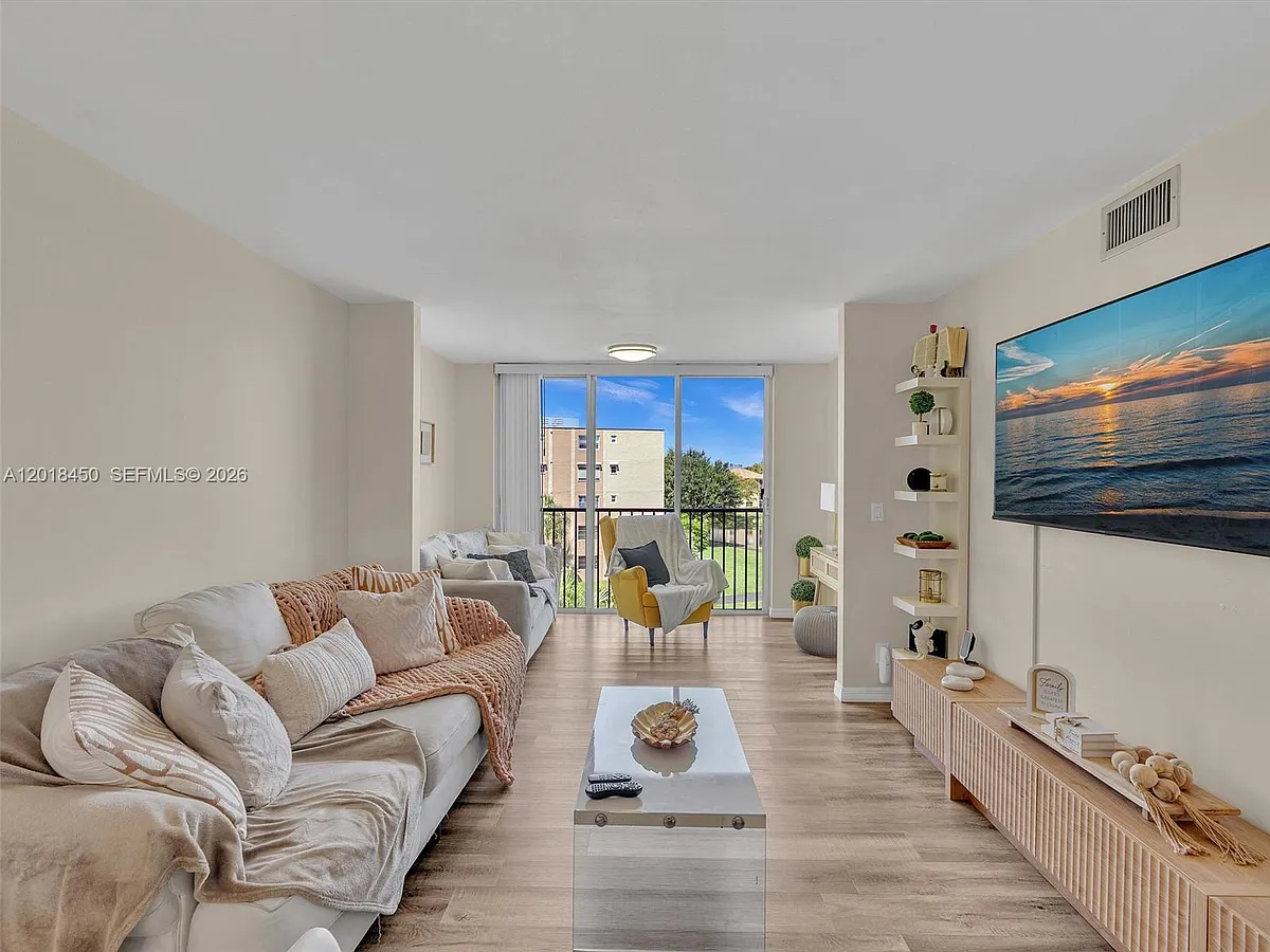 Building Photo - 7840 NW 50th St #404
