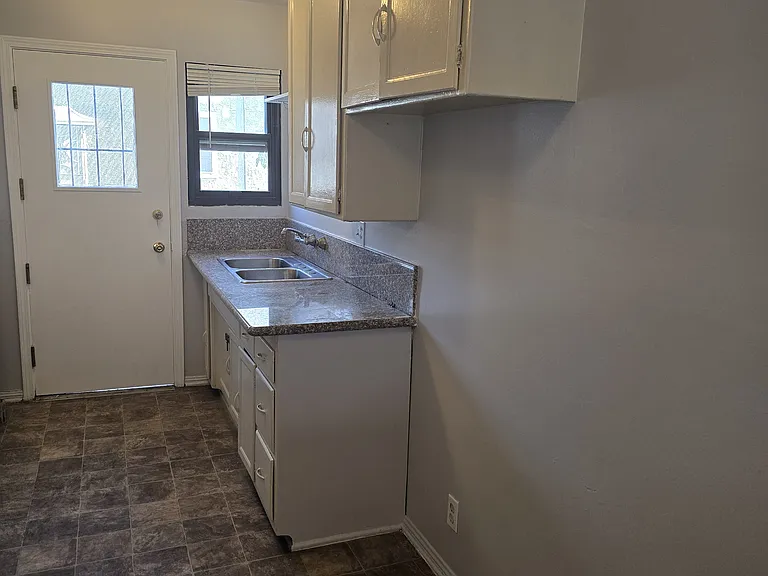 8927 Reading Ave #8927 — Photo 6