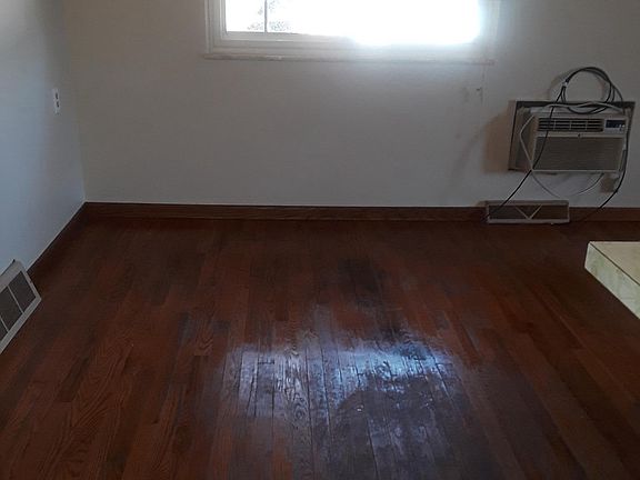 4th image of 565 West Ave APT 9