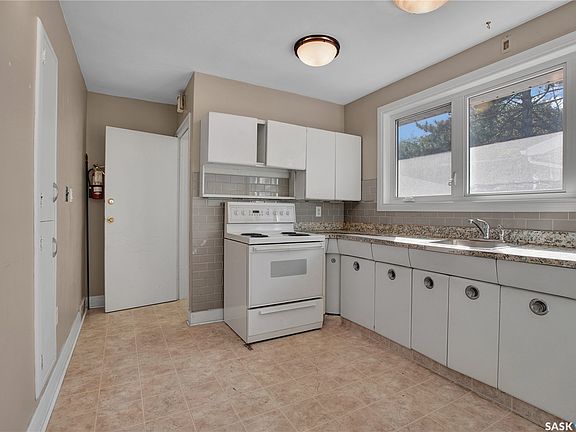 4th image of 1209 Broadway Avenue