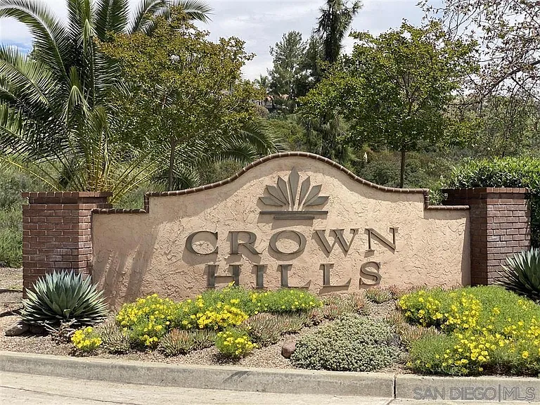 2401 Columbine Dr — Photo 14
