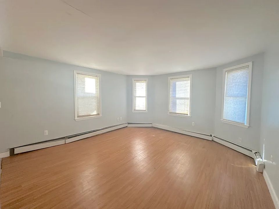 1st image of 46 Cork St #1