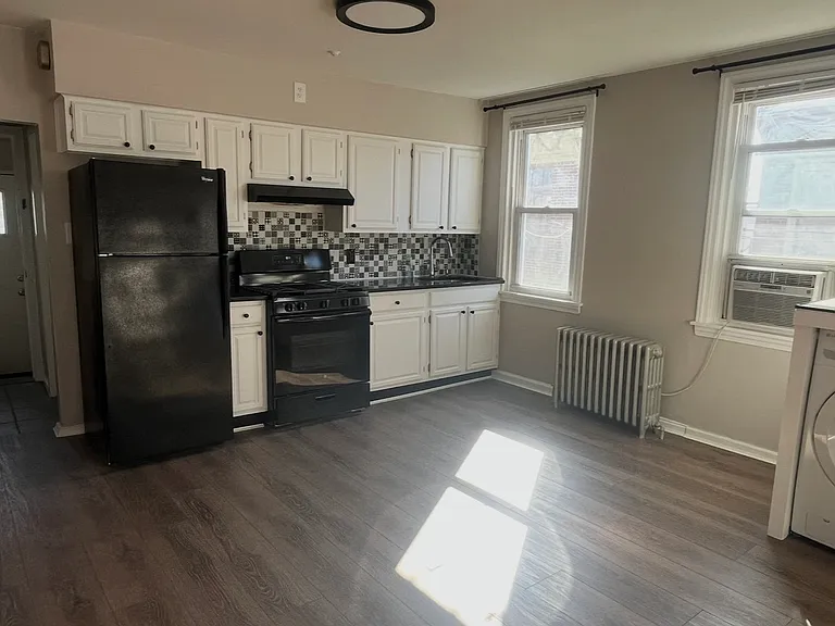 2713 E Clearfield St — Photo 4