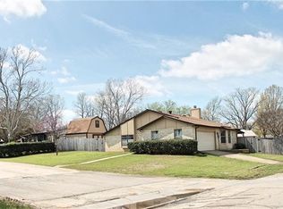 302 Windmere Cir, Corinth, TX 76210