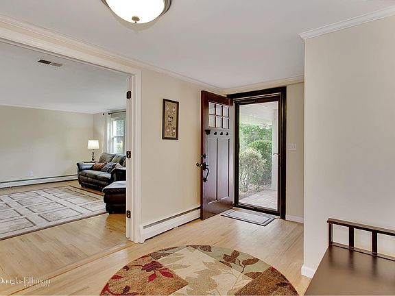 4th image of 142 Birchwood Park Dr