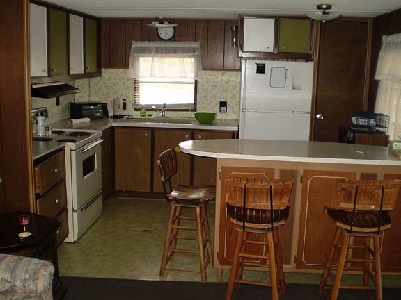 2nd image of 527 Lake Rd
