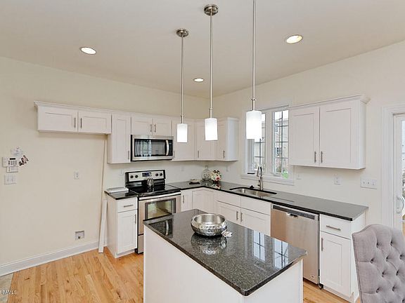 3rd image of 35 Sycamore St