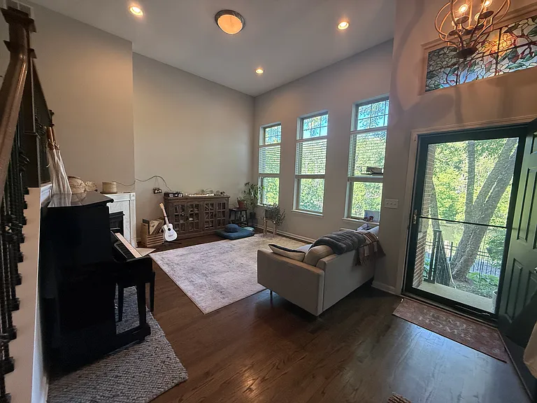 3237 N Talman Ave — Photo 4