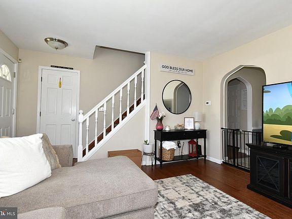 4th image of 2465 Sylvan Ave