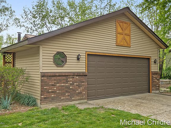 3rd image of 6033 Samrick Ave NE