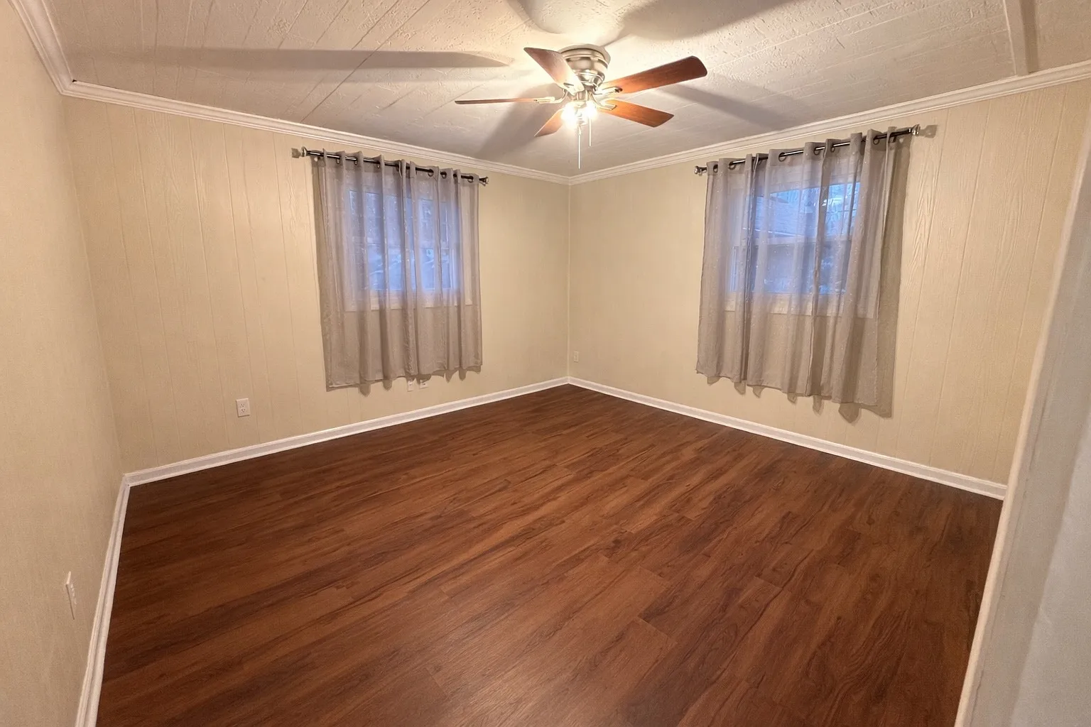 3 bed, 1056 sqft, $2,500 — Photo 4