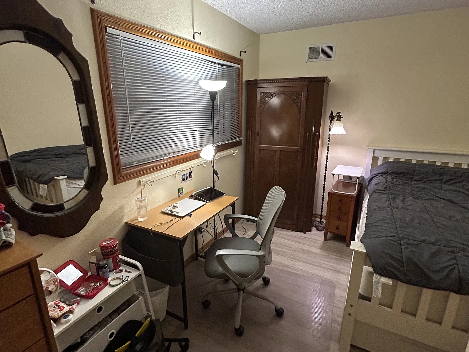 1827 Greenfield Ave #204 - . — Photo 4