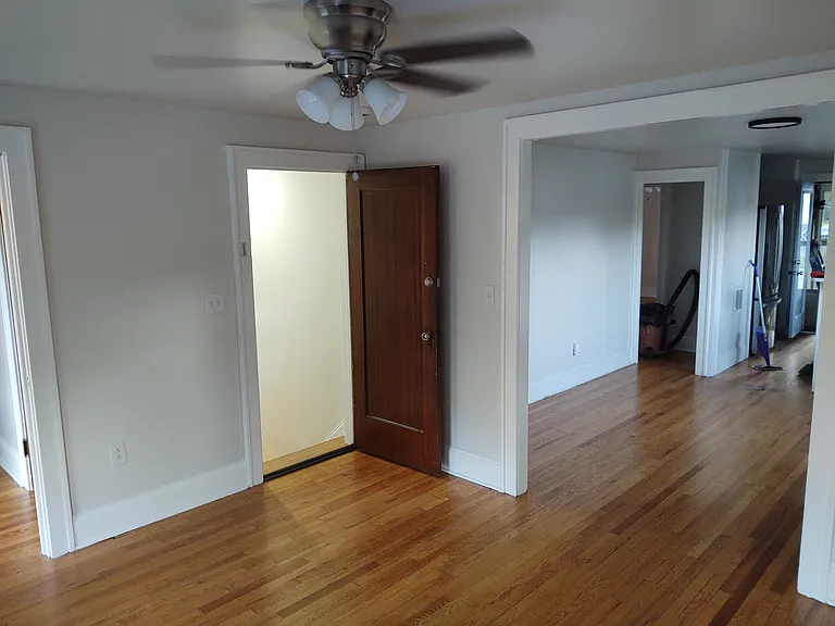 224 S Allen St — Photo 14
