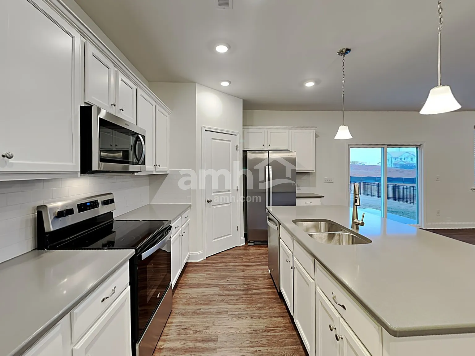 5 bed, 3.0 bath, 2513 sqft, $2,725 — Photo 3