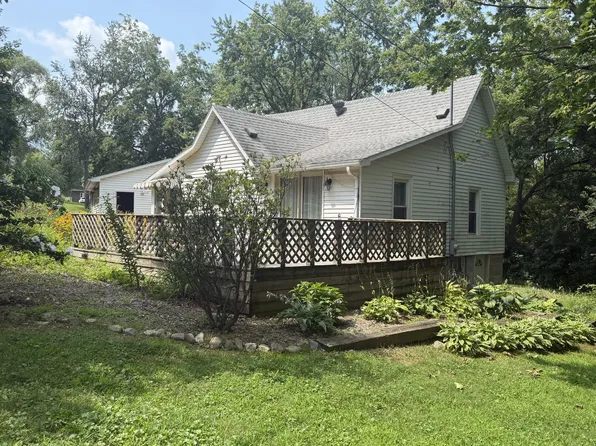 115 Valley St, Kewanee, IL 61443