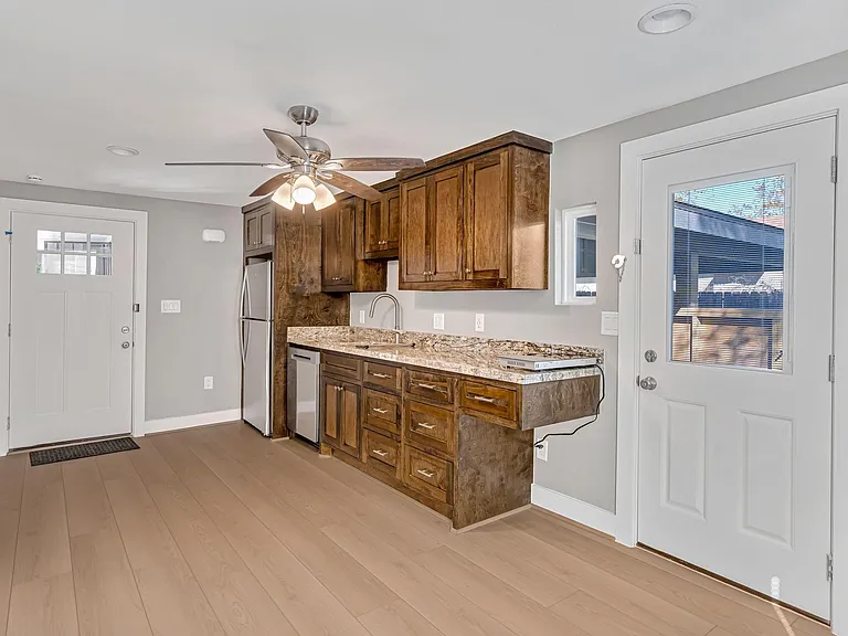 430 N Hutcheson St — Photo 27