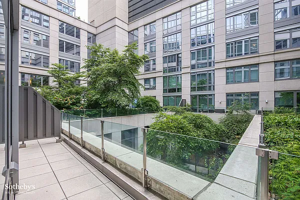 Sold by Sotheby's International Realty | media 19