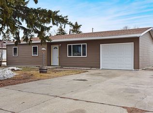 916 20th Ave NW, Minot, ND 58703