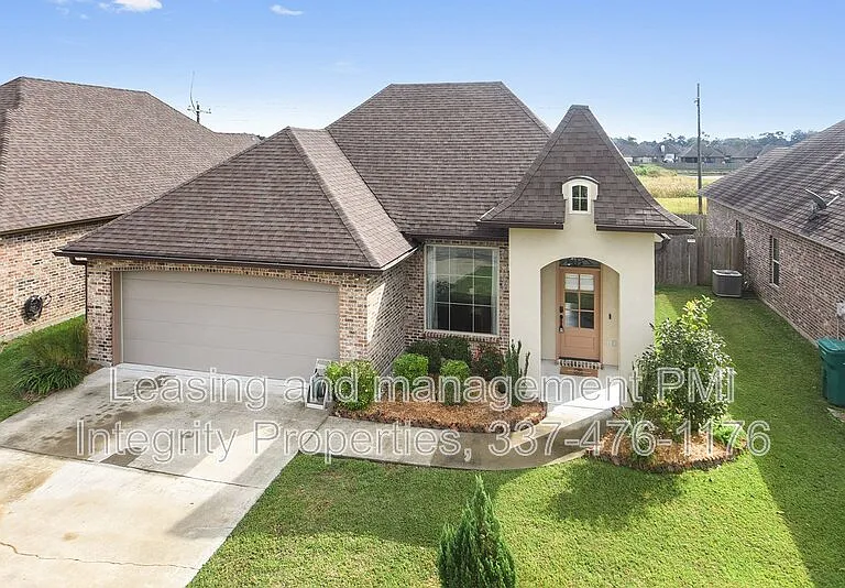 308 Overbrook Dr — Photo 2