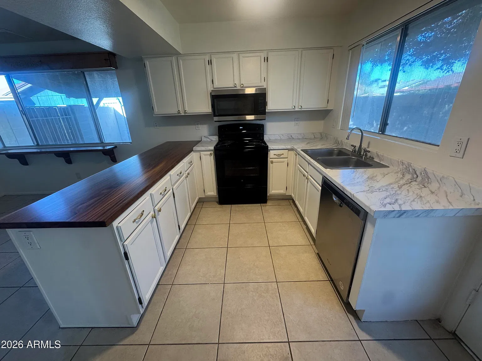 3 bed, 2.0 bath, 1288 sqft, $1,795 — Photo 3